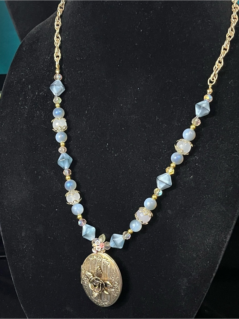 Drops 10/03✨ “The Enchanted Heirloom” Artisan Locket Glass Bead Necklace - Picture 4 of 10
